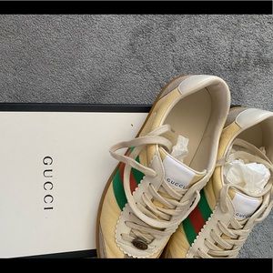 Gucci Calfskin Suede Web Mens G74 Sneakers 8.5 Oatmeal White Sand